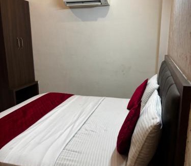 Sindhi Camp Casa | Hotel Manmohakh Grand
