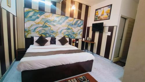 Chhatarpur Hotel | Hotel Mannat - Near Thyagaraj Sports Complex