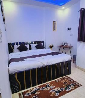 Chhatarpur Hotel | Hotel Mannat - Near Thyagaraj Sports Complex
