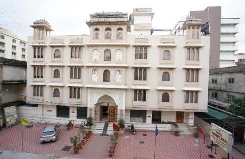 Sindhi Camp Hotel | Hotel Maru Casa