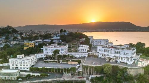 Ajmer Cama Y Desayuno | Hotel Merwara Estate- A Luxury Heritage Resort