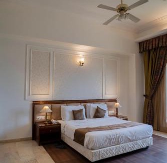 Ajmer Cama Y Desayuno | Hotel Merwara Estate- A Luxury Heritage Resort