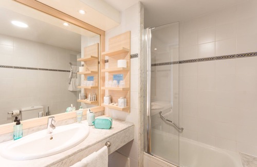 Santa Margarida Hotel | Hotel Monterrey Roses by Pierre & Vacances