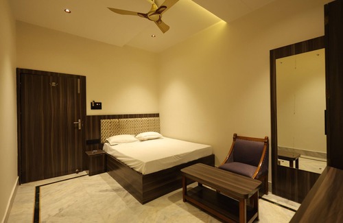 Mau Ranipur Hotel | Hotel Moti