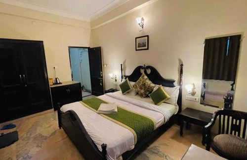 Shavri Colony Hotel | Hotel Moti Mahal by A Reva Group