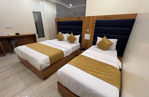 Girgaon Hotel | Hotel National