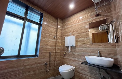 Girgaon Hotel | Hotel National