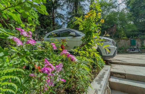 Old Manali Hotel | Hotel Negi's Mayflower A heritage Since 1965