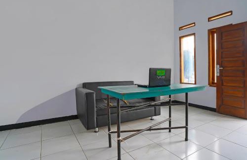 Dayeuhkolot Hotel | Hotel O 139 Guest House