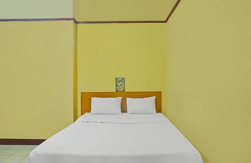 Kalimantan Hotel | Hotel O Adam Kost SyariahNearWisata Jembatan Barito