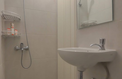 Old Jakarta Hotel | Hotel O Balcon Biru