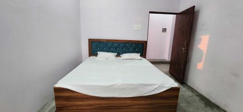 Sitapur Hotel | HOTEL O BLUE ROSE