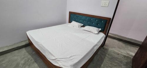 Sitapur Hotel | HOTEL O BLUE ROSE