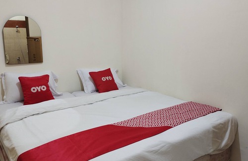 Waru Hotel | Hotel O C16 Siwalankerto Syariah