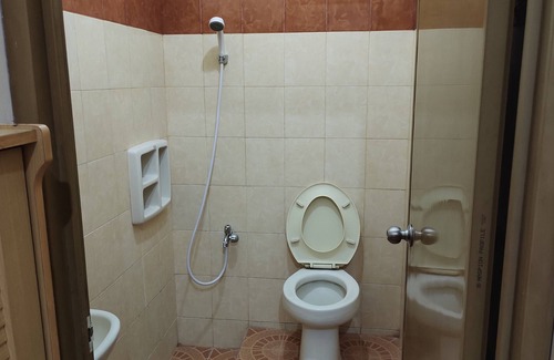 Waru Hotel | Hotel O C16 Siwalankerto Syariah