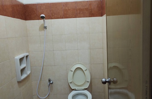 Waru Hotel | Hotel O C16 Siwalankerto Syariah