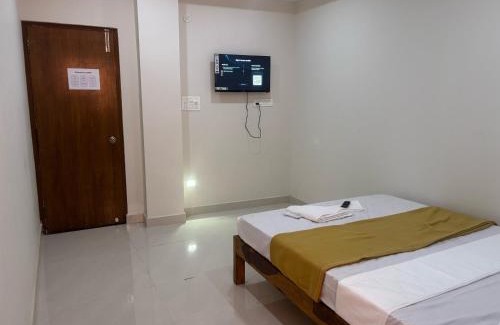 Perungudi Hotel | Hotel O Eswar Grand Palace Perungudi