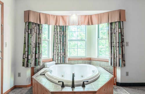 Eureka Springs Hotel | Hotel O Eureka Springs - Christ Of Ozark Area