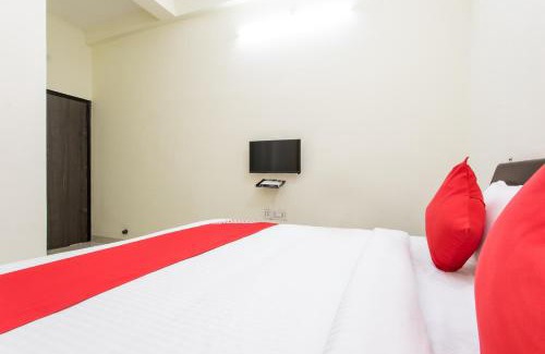 Sanwer Hotel | Hotel O HOTEL ROYAL INN