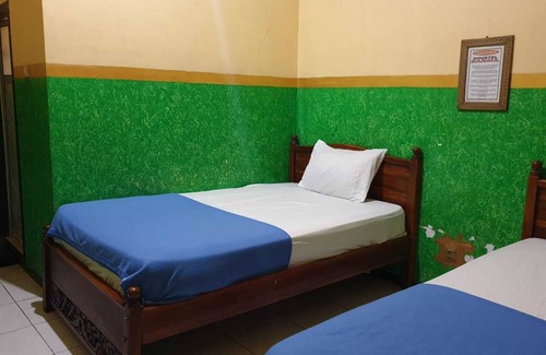 Probolinggo Hotel | Hotel O Houstel Darma Syariah