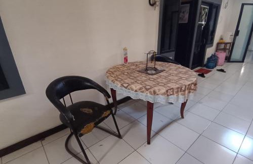 Tembalang Hotel | Hotel O Kd House
