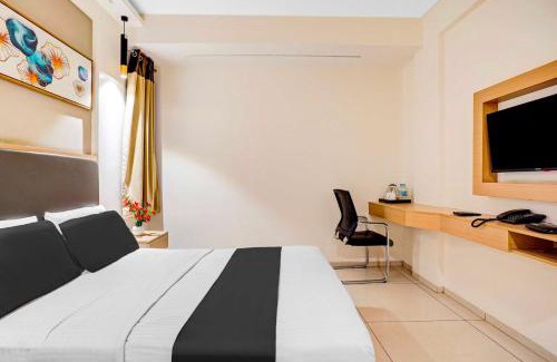 Kalasipalya Hotel | Hotel O Metro Park Opposite Kalasipalya Bus stand