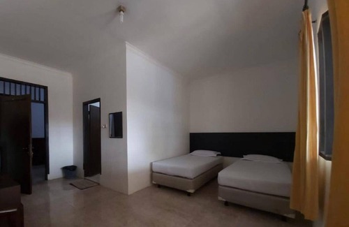 Makassar Hotel | OYO 91073 Rantepao Lodge Near Patung Tedong Bonga