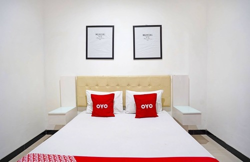 Gubeng Hotel | Hotel O Ruby Homestay Syariah