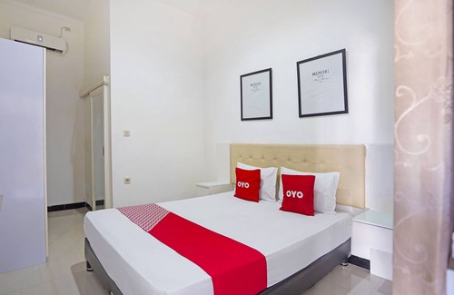 Gubeng Hotel | Hotel O Ruby Homestay Syariah