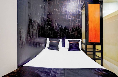 Gubeng Hotel | Hotel O Surabaya near Universitas Airlangga formerly Kertajaya Residence Surabaya