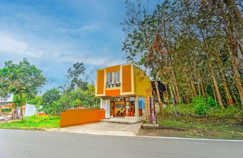 Asrikaton Hotel | Hotel O The Velodrome Inn near Exit Toll Malang