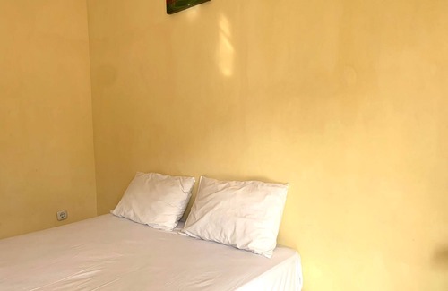 Pinrang Hotel | Hotel O Wisma Phinisi Syariah Near Mall of Pinrang Sejahtera