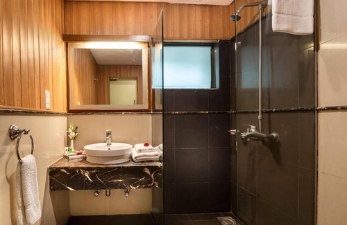 Mall Road Hotel | Hotel One The Mall Lahore