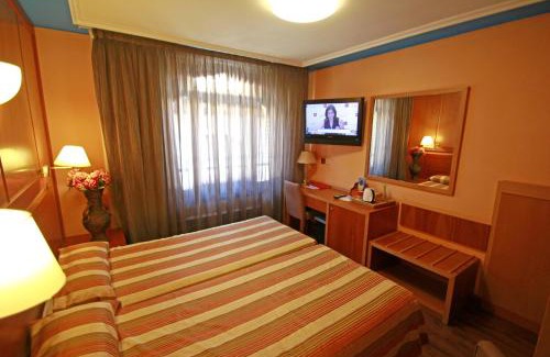 San Pablo Hotel | Hotel Paris Centro