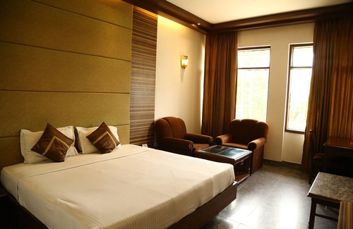 Sector 35 Hotel | Hotel Park Inn