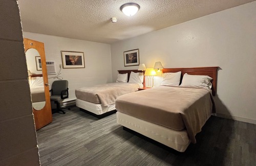 Adrian Hotel | Hotel Prairie Winds Carthage Keokuk Hwy 136