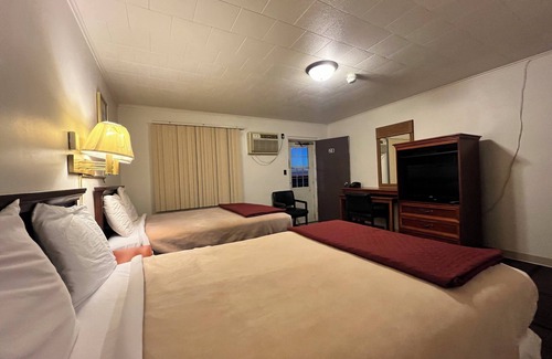 Adrian Hotel | Hotel Prairie Winds Carthage Keokuk Hwy 136
