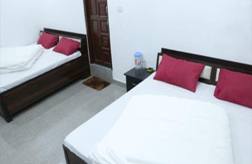 Barkot Cama Y Desayuno | Hotel Prakash by StayApart