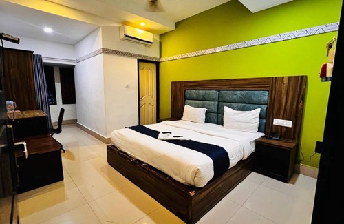 Shenoys Hotel | Hotel Queen Residency