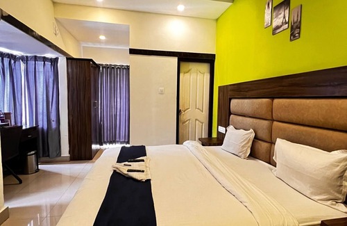 Shenoys Hotel | Hotel Queen Residency