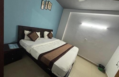 Hauz Khas Village Hotel | Hotel R Villa - Near Hauz Khas Fort