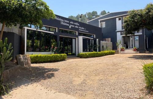 Analavory Hotel | Hotel Restaurant Fitahiana Logde Ampefy - Site 2 Tsarahafatra II