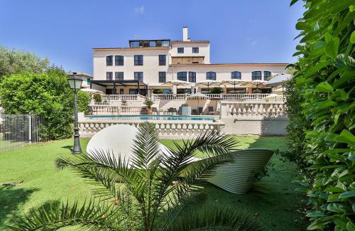 Villeneuve-Loubet Hotel | Hotel & Restaurant Perla Riviera