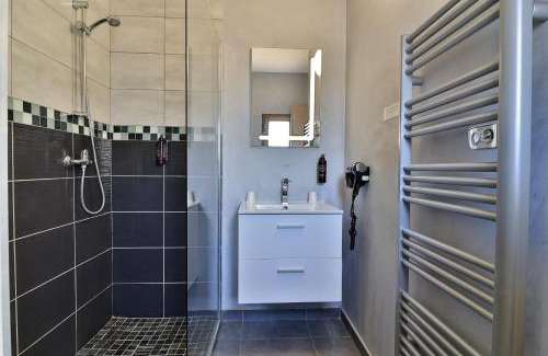 Villeneuve-Loubet Hotel | Hotel & Restaurant Perla Riviera