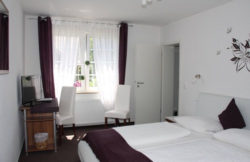 Schloß Neuhaus Hotel | Hotel Restaurant Hubertushof