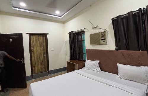 Ballygunge Casa | Hotel Rocking Yash Stays