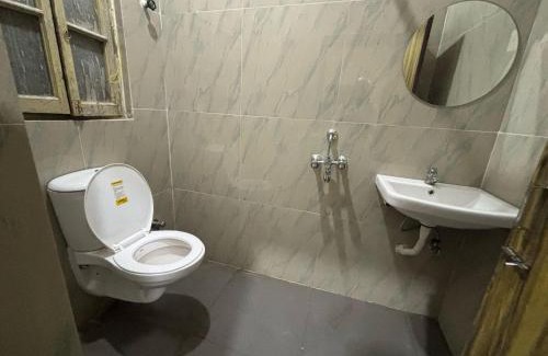 Ballygunge Casa | Hotel Rocking Yash Stays
