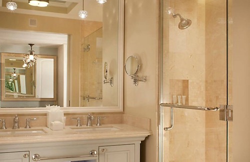 Wetmore Casa | Hotel Room at the Luxurious Eilan Hotel and Spa