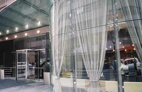 Midtown East Condominio | Hotel Room in New York City!