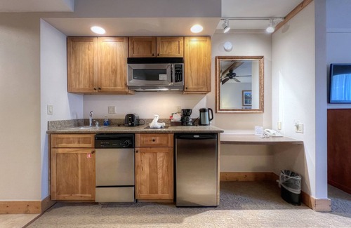 Crested Butte Apartamento | Cuarto de Hotel en la superficie de base, interior / exterior de la encuesta y el jacuzzi!